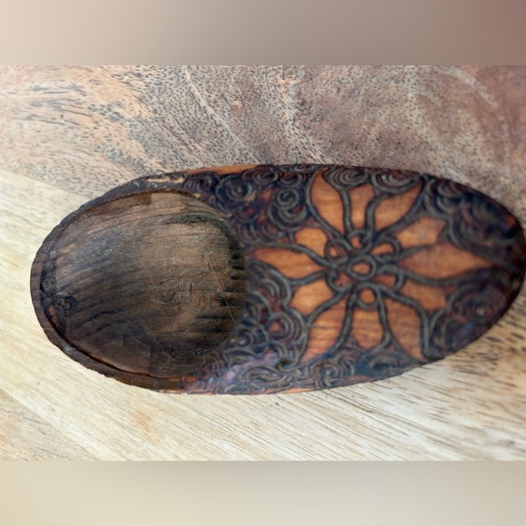 Vintage Hand-carved Wooden Shoe Made in Poland . Engraved “eye of the sea” . - Picture 7 of 7